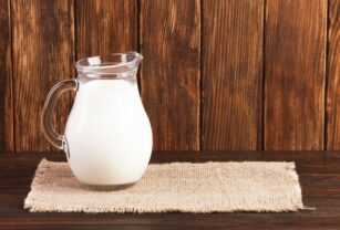 Protección a la luz para productos lácteos y leche "UHT" en botellas PET