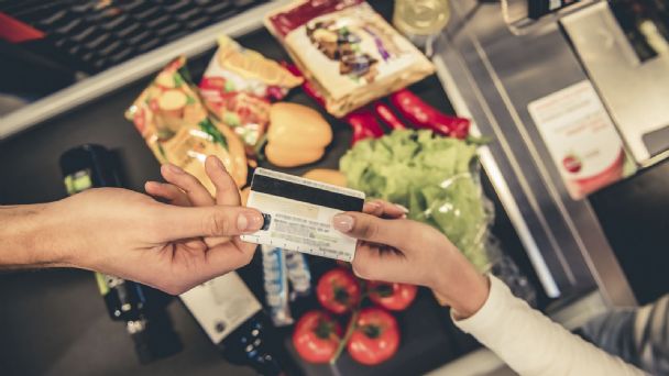 tarjeta-de-crédito-paga-alimentos