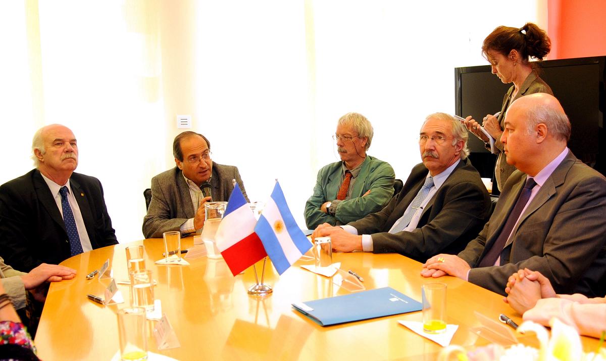 El Ministerio de Agricultura firmó convenio con Agropolis Internacional