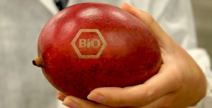 Este es el etiquetado láser para frutas y verduras