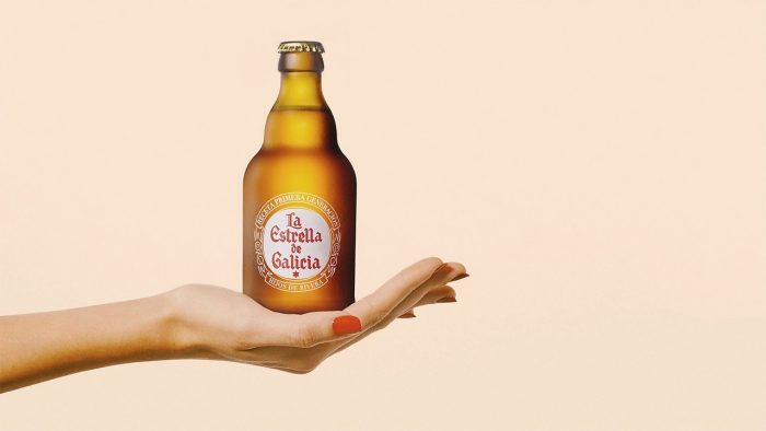 La icónica botella de una cerveza española está de regreso