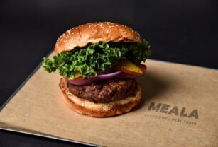 meala burger credit to photographer Yuval Gruda