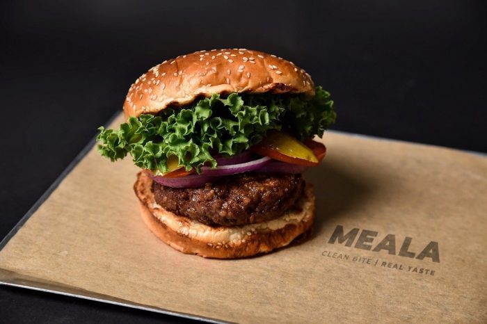 meala burger credit to photographer Yuval Gruda