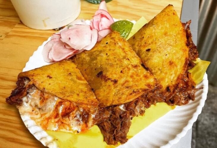 Birria Colorado ideó el plan para que todos deseen saborear su menú