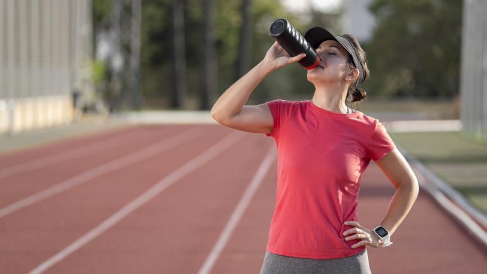 La nutrición deportiva busca abordar el concepto de la rehidratación y la reposición