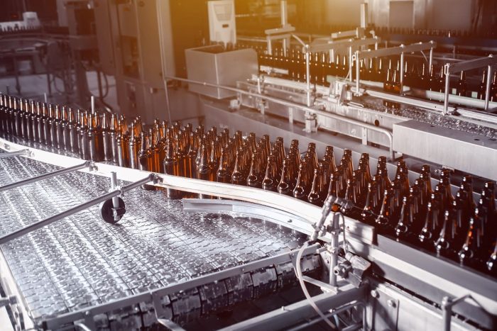 Cervecera africana utiliza la tecnología para crear una línea de vidrio retornable