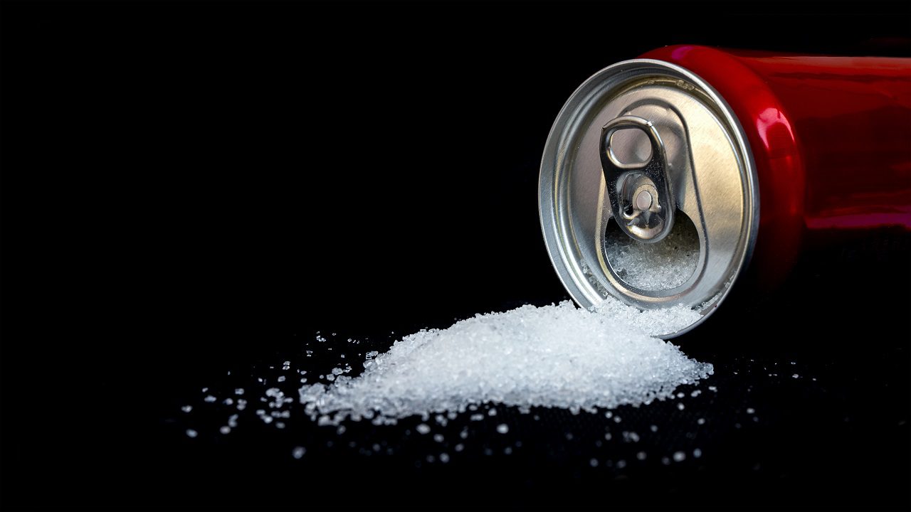 Coca Cola y otras marcas acuerdan reducir el azúcar de sus bebidas en Suiza