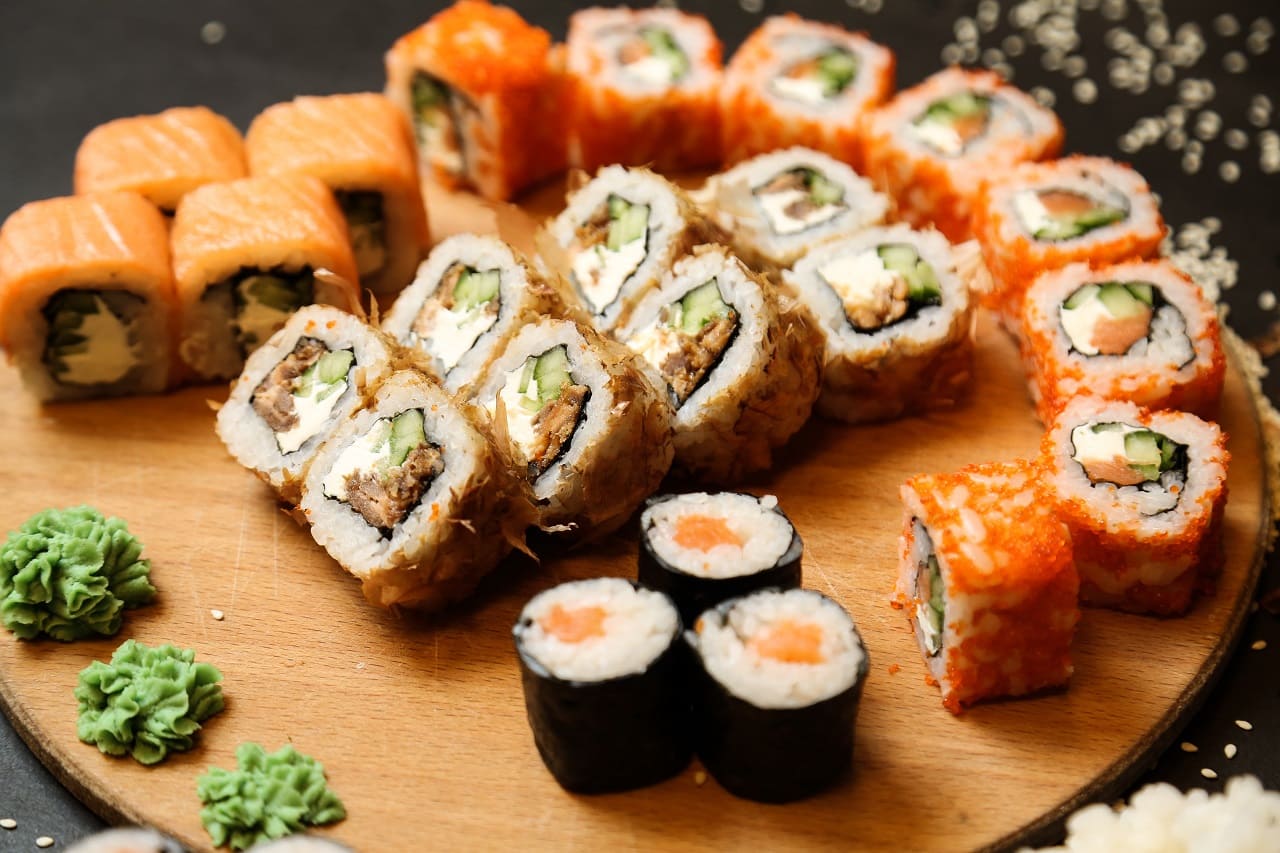 Bromas antihigiénicas en restaurantes de sushi generan indignación en Japón