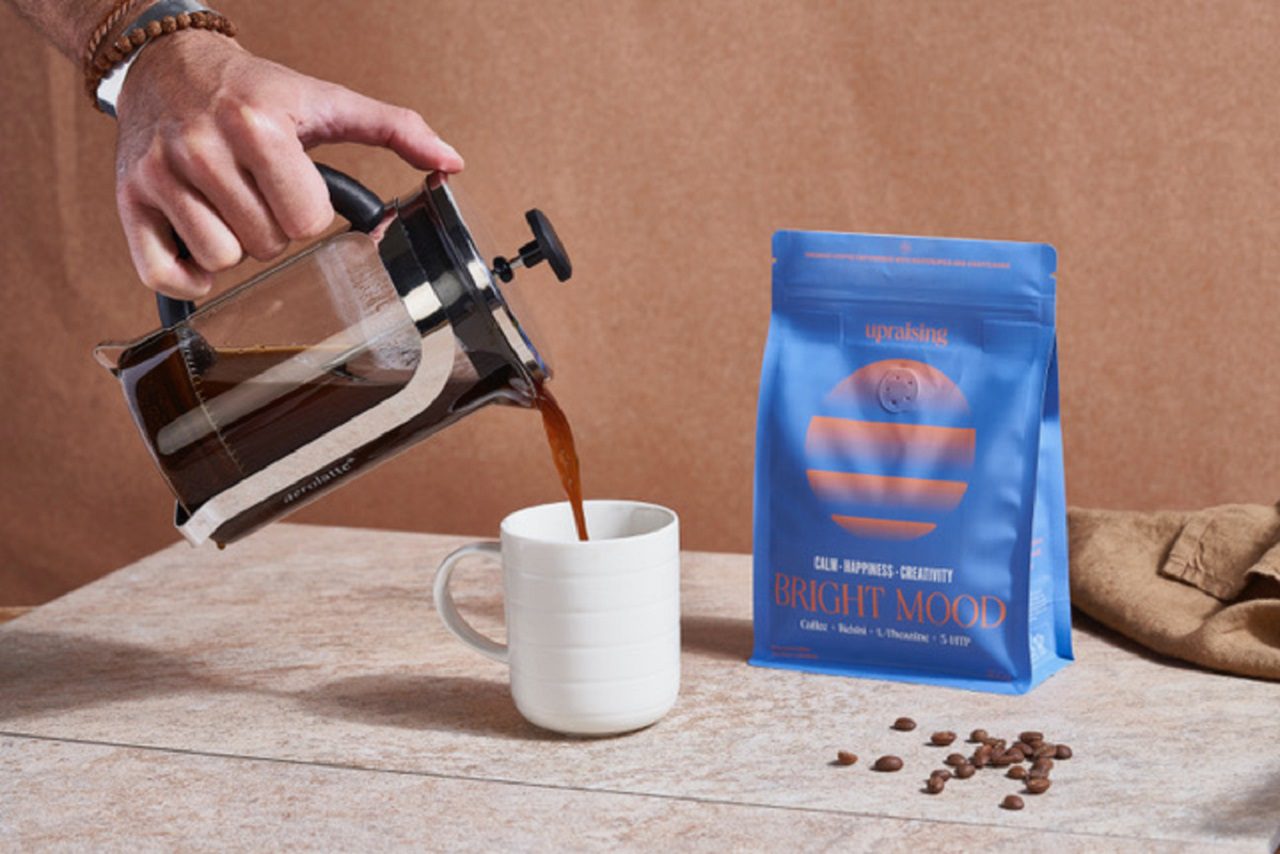 Disfruta de un café orgánico que combina hongos y plantas funcionales