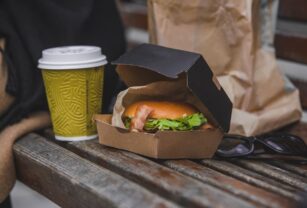 Sustancias PFAS son detectadas en envases de comida rápida