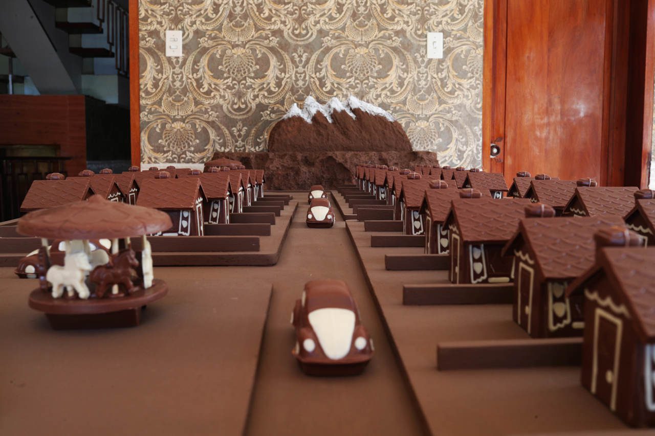 La "Ciudad Cacao" y un paseo por la historia del chocolate en una exposición en Bolivia