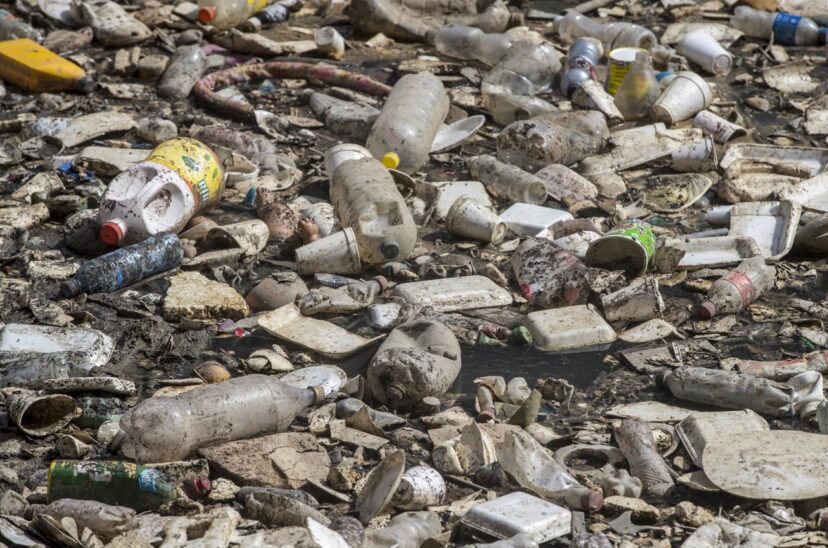 La ONU propone medidas para reducir un 80 % la contaminación por plástico para 2040
