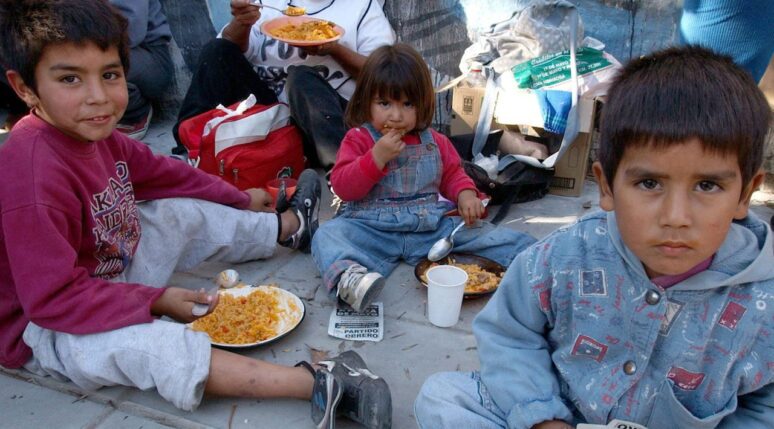 Una tercera parte de los niños argentinos pasan hambre y el 59% recibe sustento del Estado