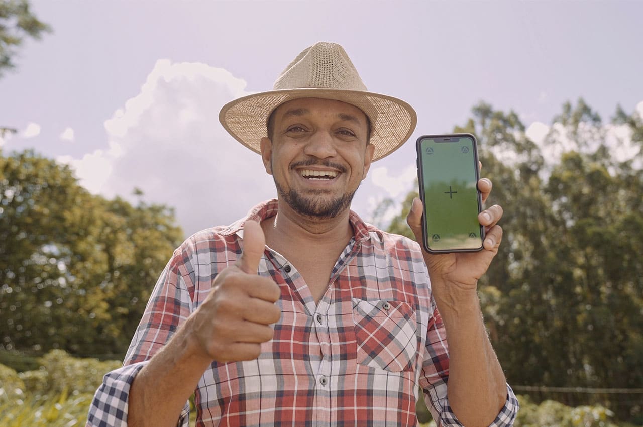 Agricultores latinos pueden monitorear sus cultivos desde el celular
