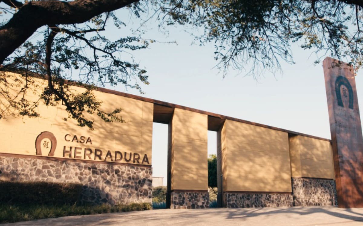 Brown-Forman expandirá la destilería Casa Herradura