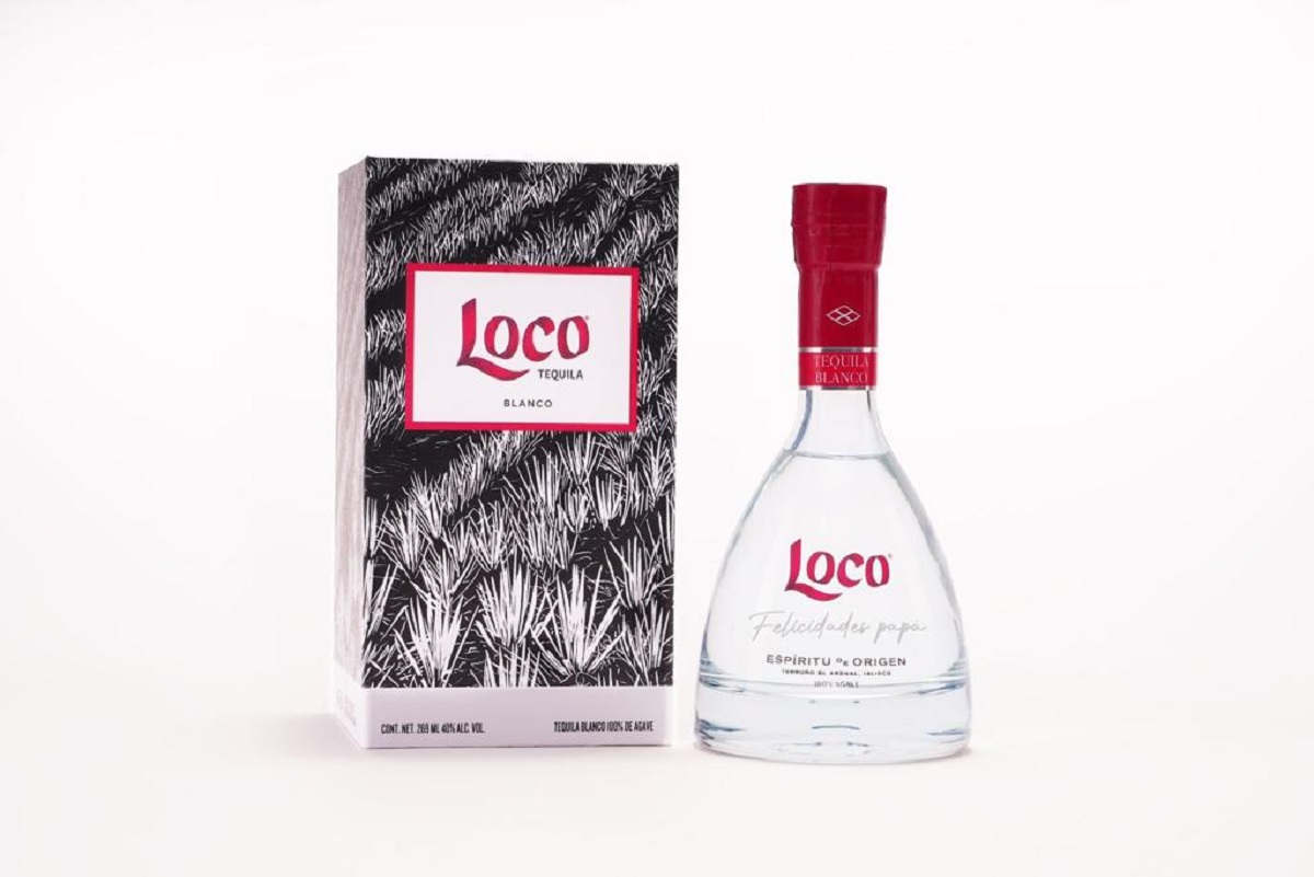 Esta es la botella de tequila con un elegante grabado