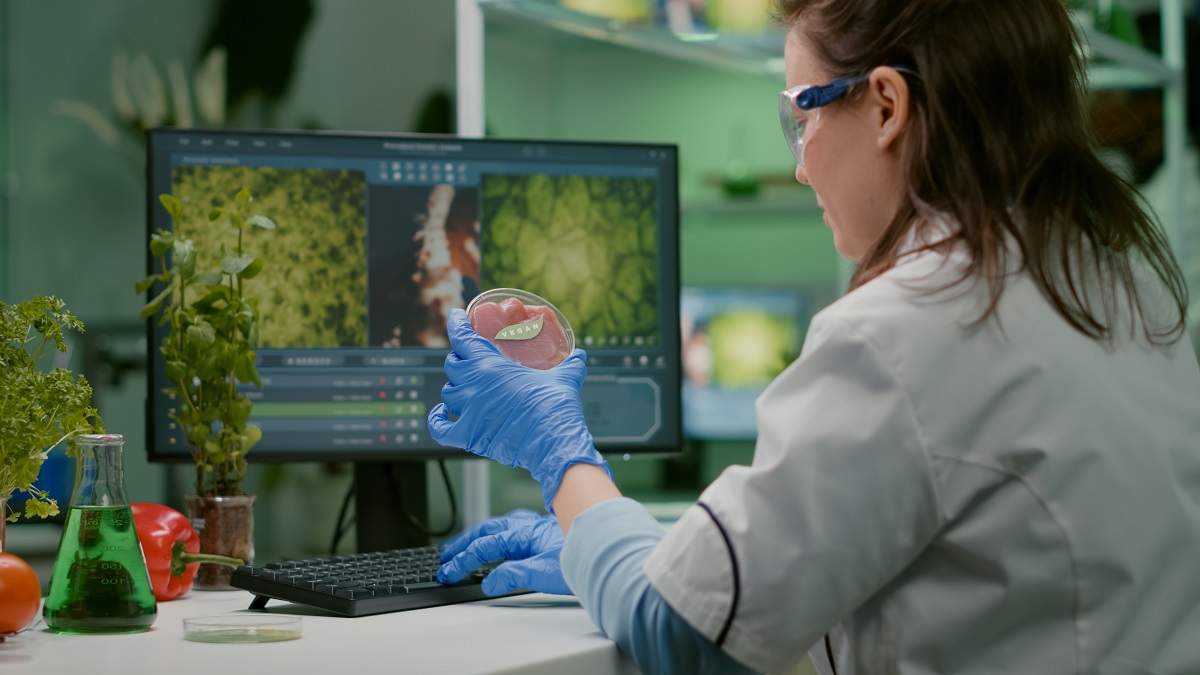 Cultivan proteína de cerdo en soja rosada con agricultura molecular