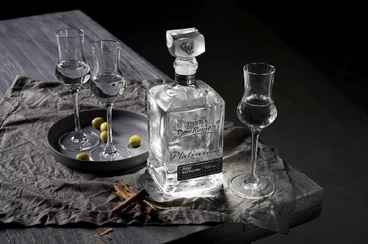 Deleita el paladar con un tequila cristalino de calidad premium