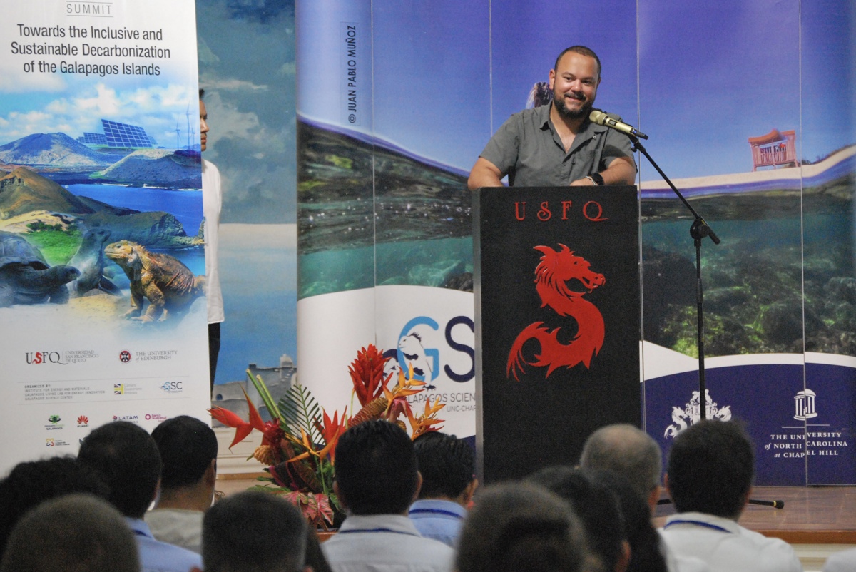 La meta de "carbono cero" en las Galápagos, a debate entre expertos reunidos en Ecuador