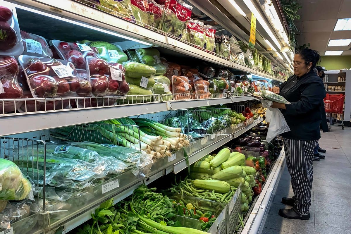 Los venezolanos necesitan 118 salarios mínimos para cubrir gastos de alimentos, dice ONG