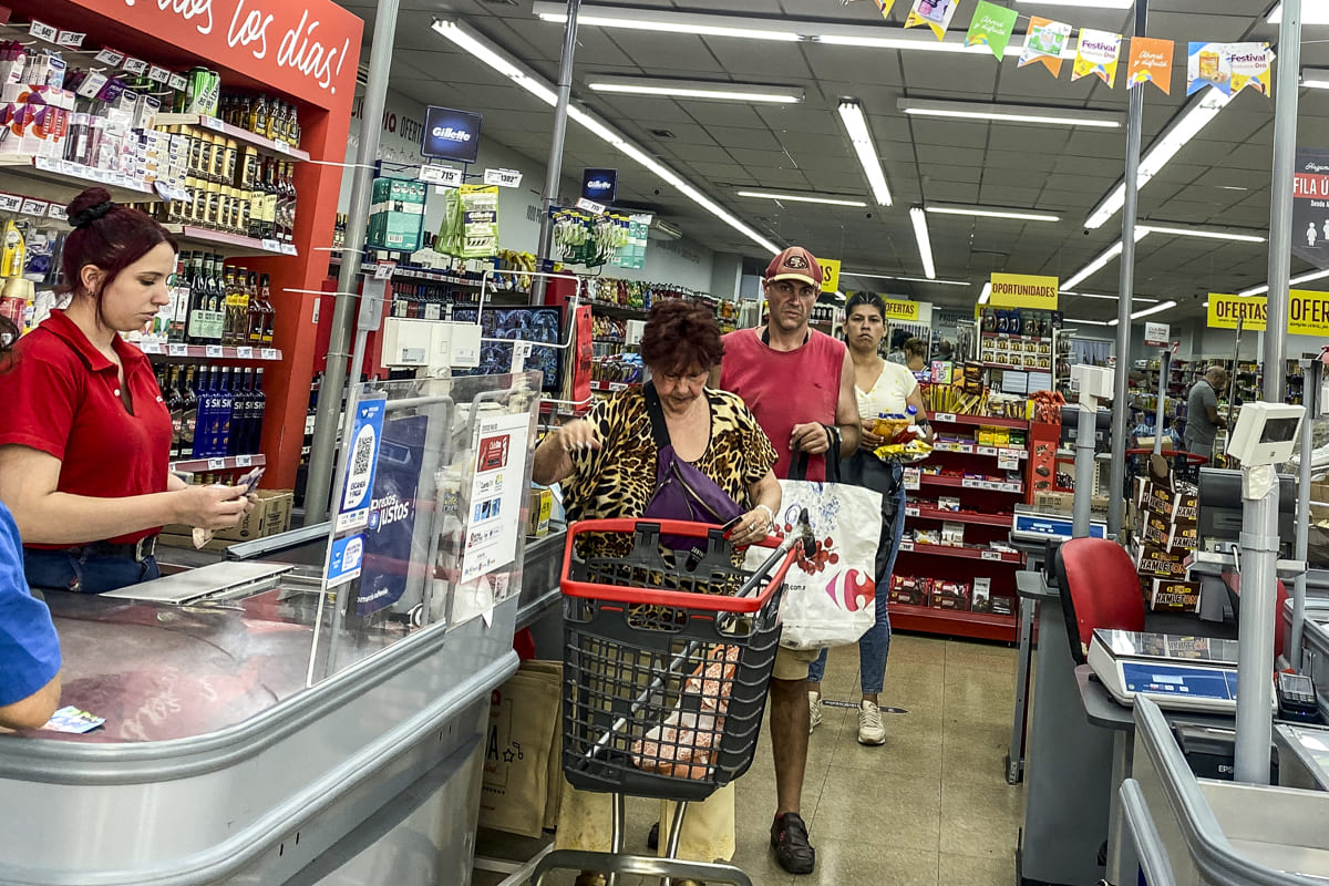 La súbita devaluación en Argentina empuja la inflación a su mayor nivel desde 1991