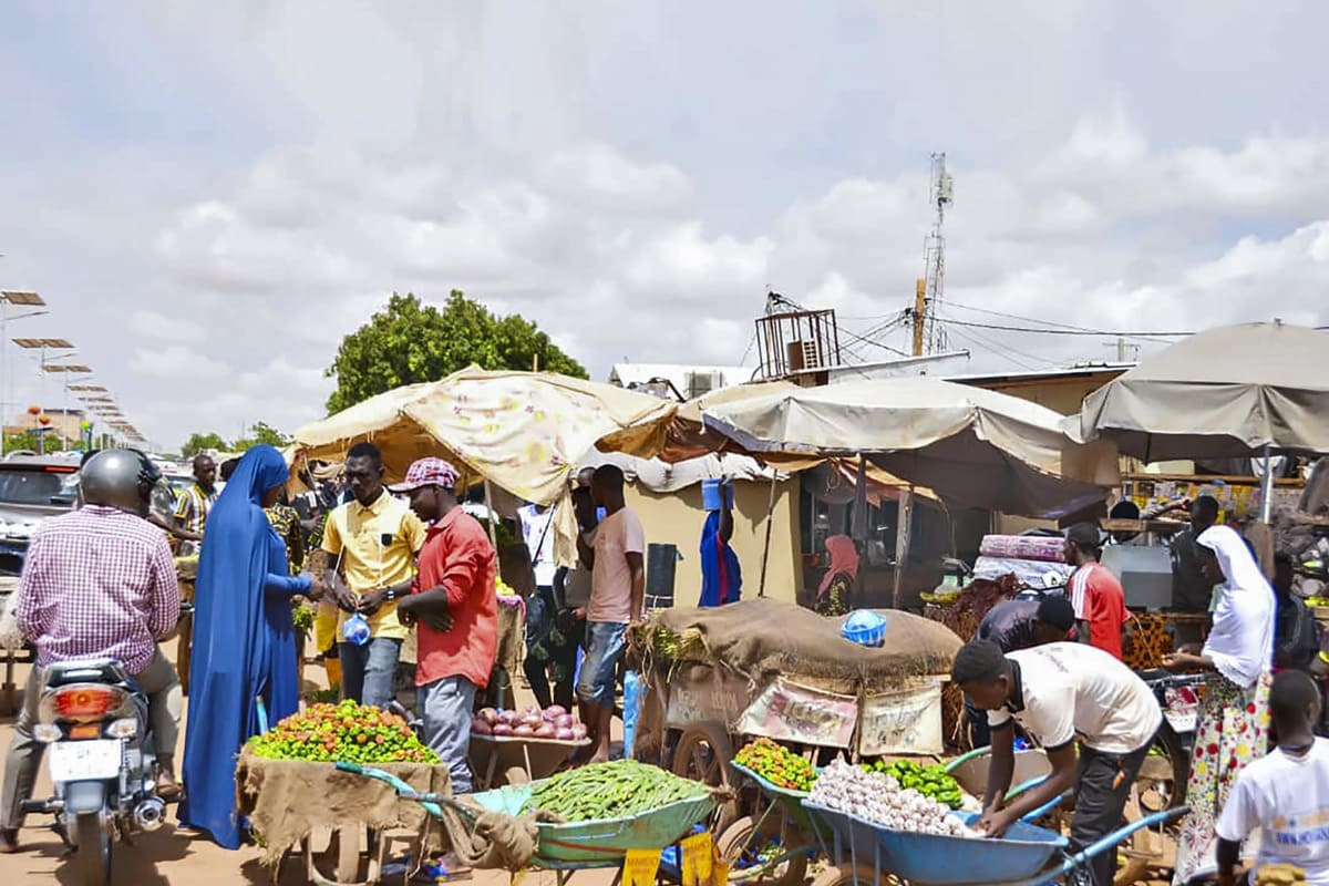 El precio de los alimentos se dispara en Níger tras el embargo: "Es insoportable"