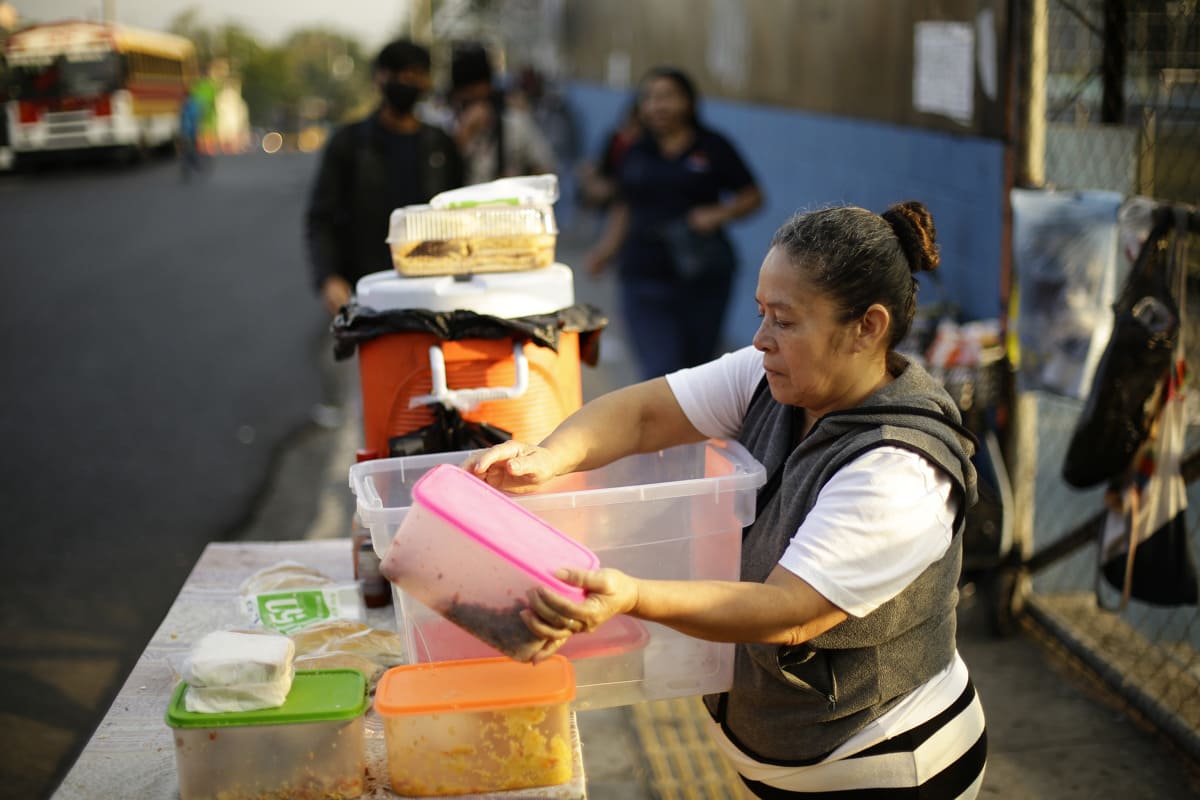 La situación política en Guatemala "impacta" en la seguridad alimentaria de El Salvador
