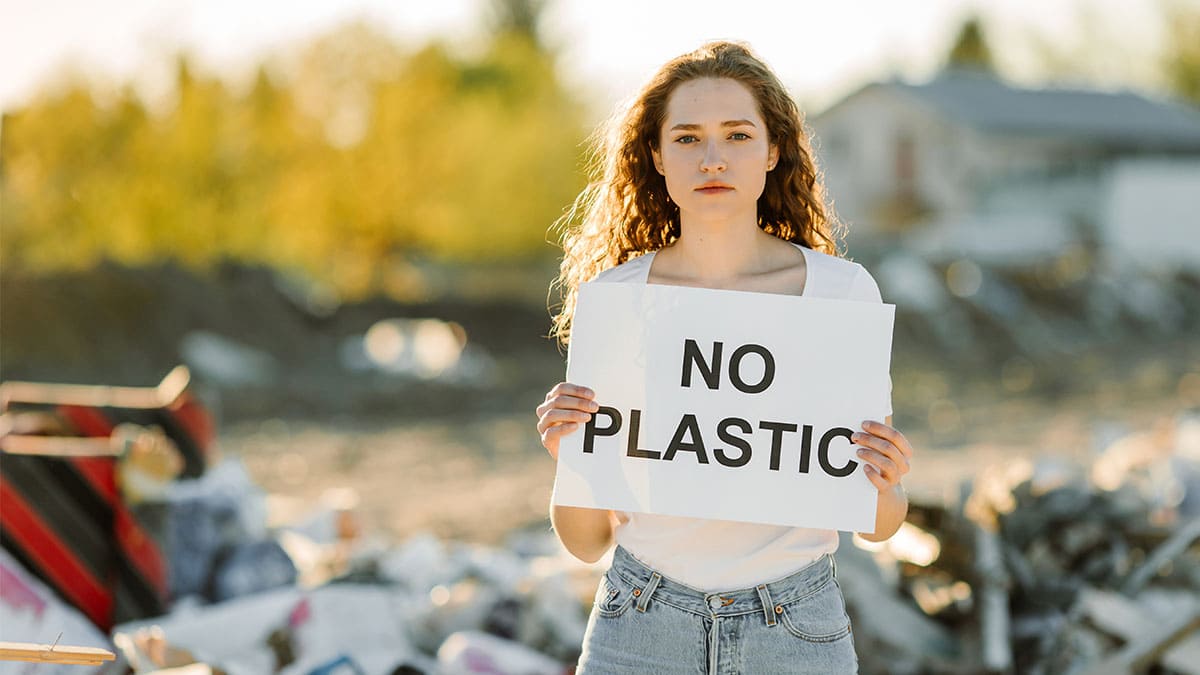 Reino Unido prohíbe los plásticos de un solo uso