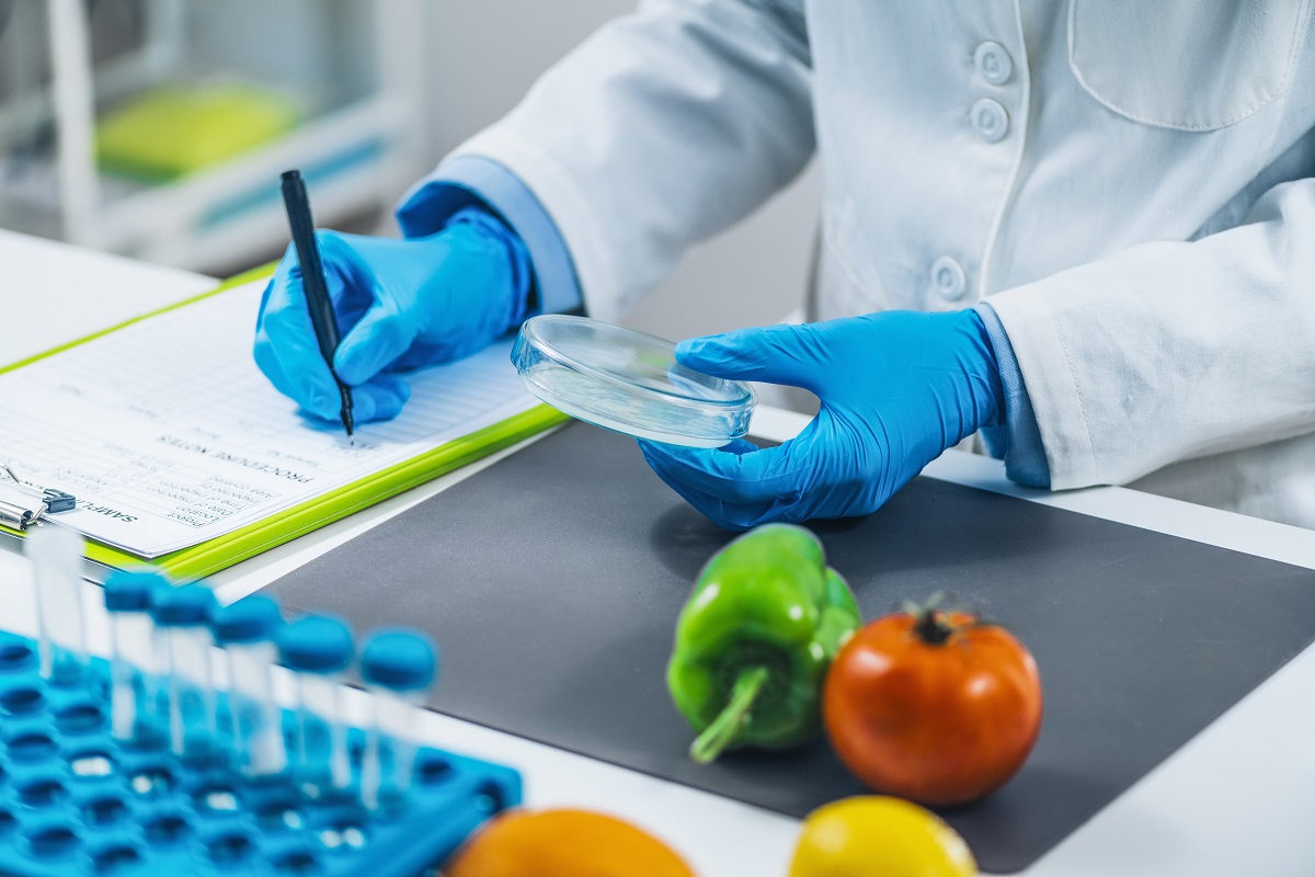 Investigadores avanzan en pruebas bacterianas rápidas para asegurar la inocuidad