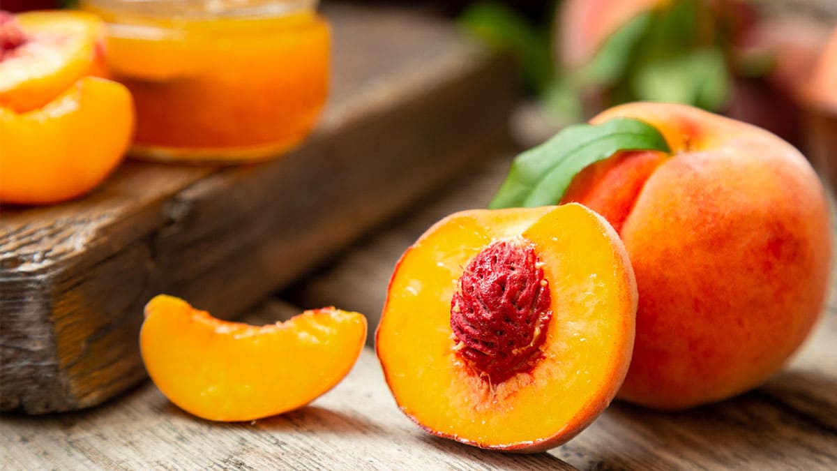 Procesan huesos de fruta para elaborar lácteos