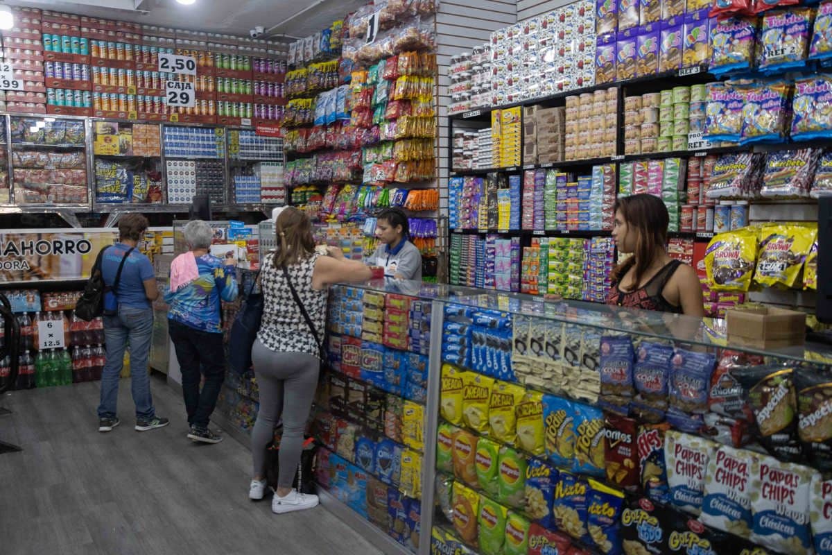 La canasta familiar de alimentos en Venezuela aumentó un 5,7% en noviembre, según una ONG