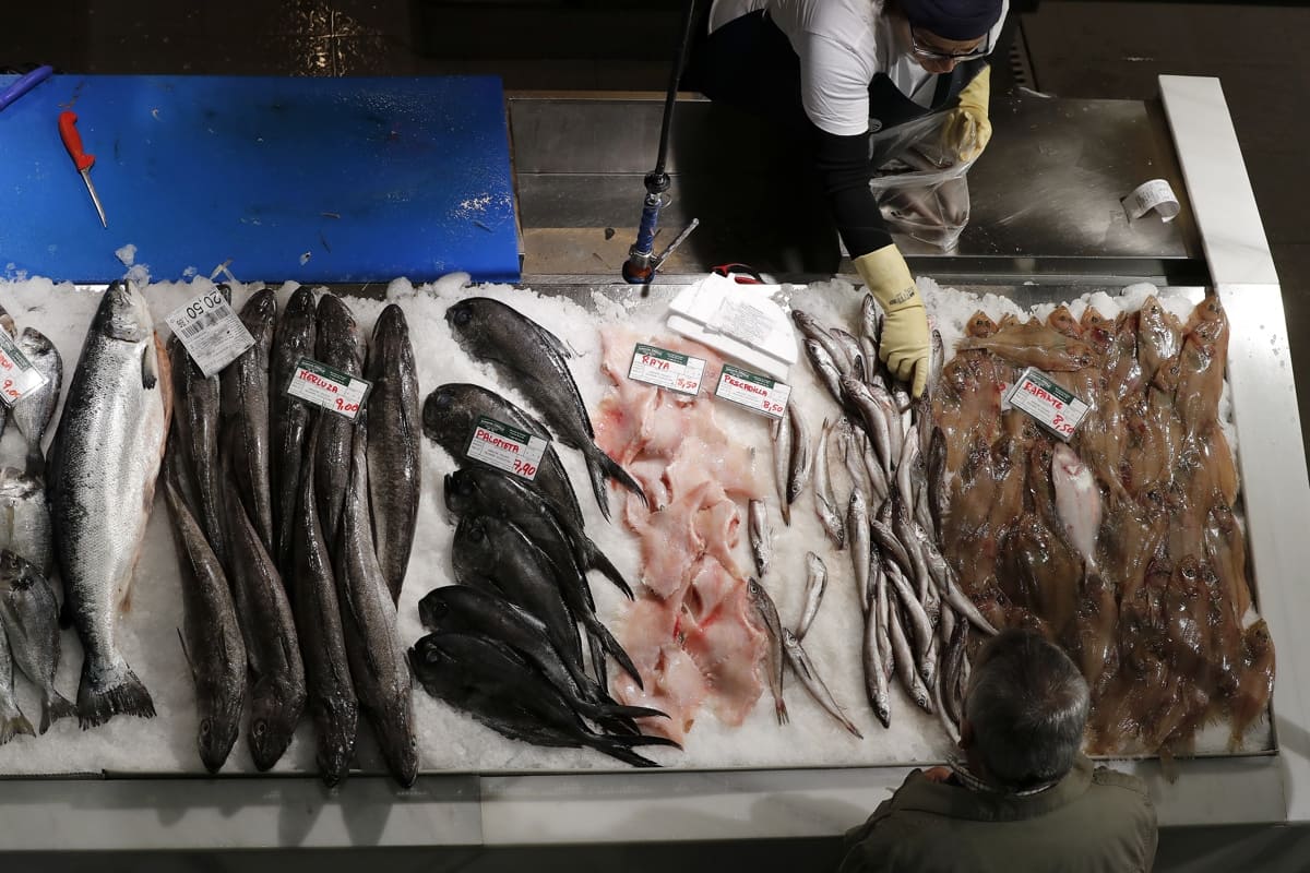 ¿Comemos el plástico que comen los peces? Sí, y también sus contaminantes