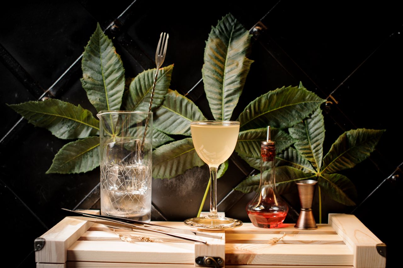 Coctelería y sostenibilidad: la importancia de un enfoque ecológico en la elaboración de bebidas