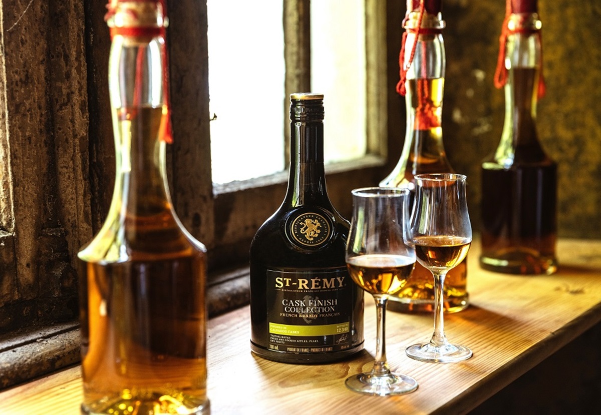 St-Rémy lanza el brandy premium Finished in Calvados Casks
