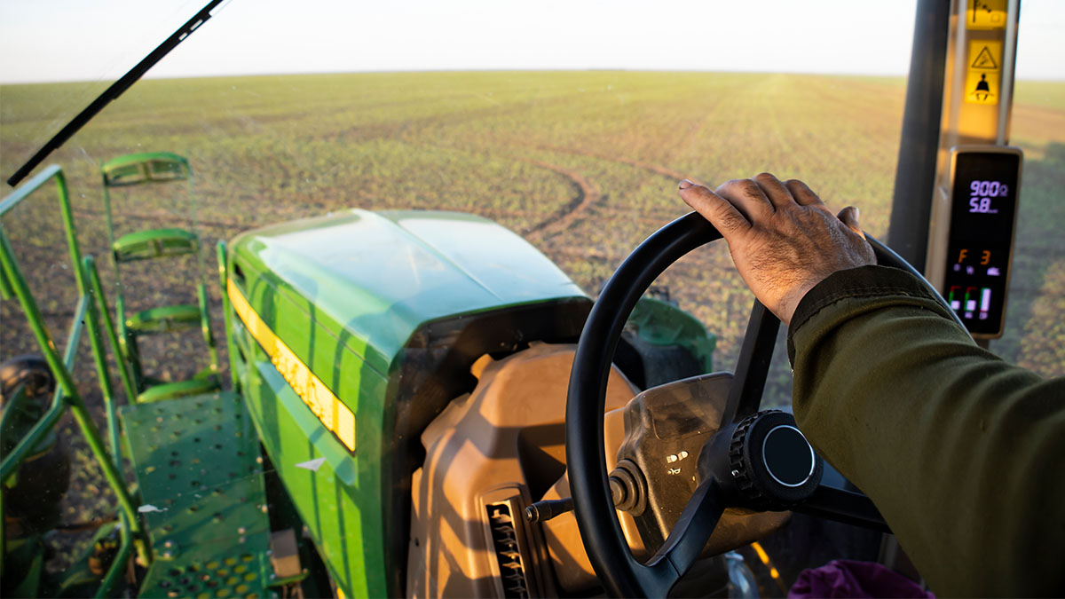 Un centenar de agricultores se concentran frente a la Eurocámara en Bruselas