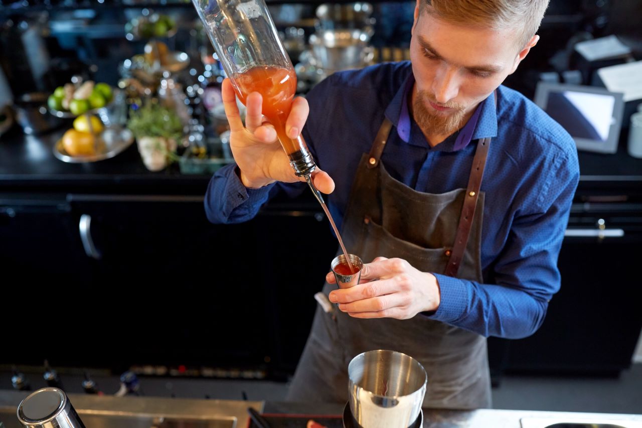 El almíbar o jarabe en la coctelería: creando bebidas con un toque especial