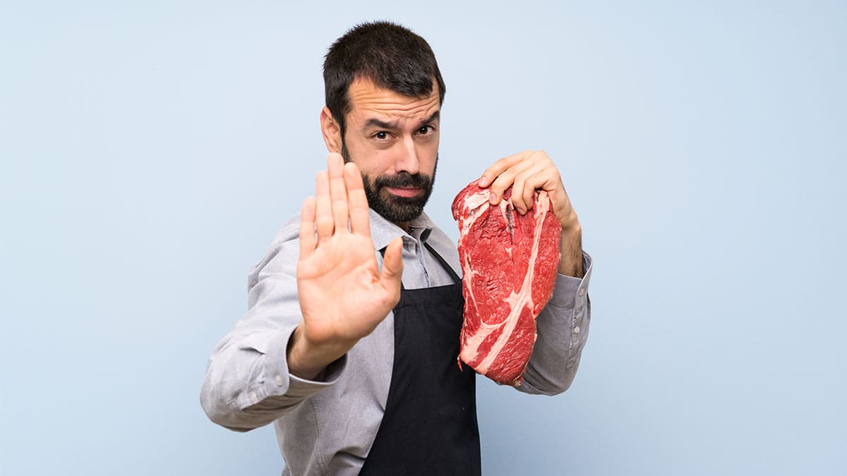 Queste le ragioni per vietare la carne d’allevamento in Italia