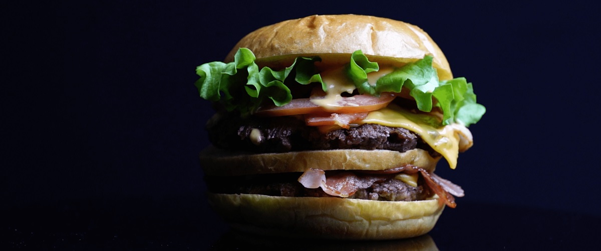 Sacia ese bestial antojo con la nueva hamburguesa de TGB