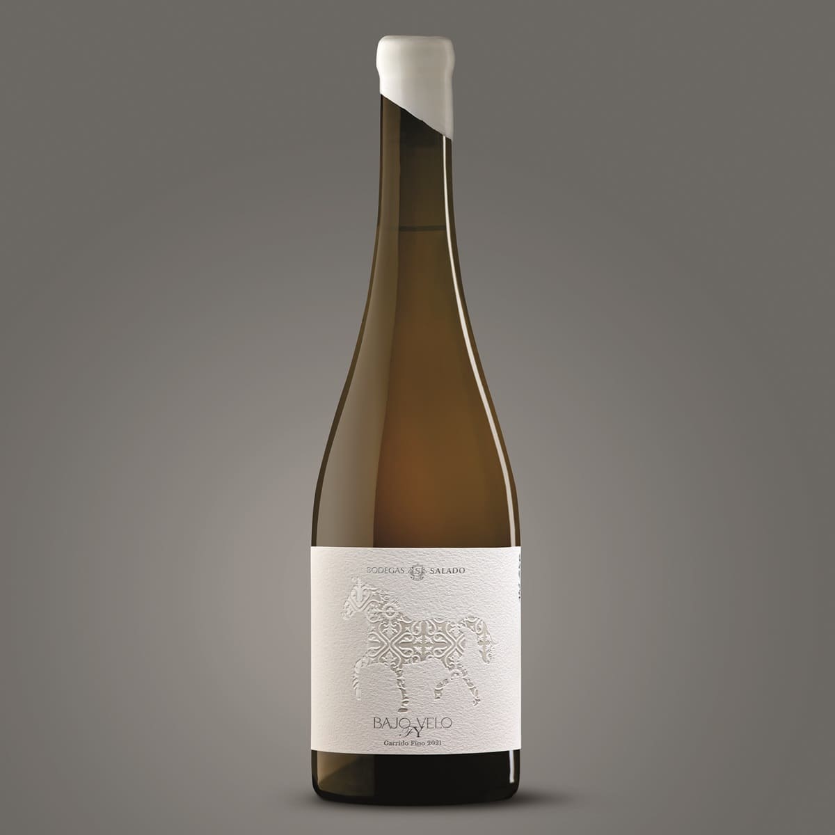 El vino bajo velo presenta una etiqueta innovadora