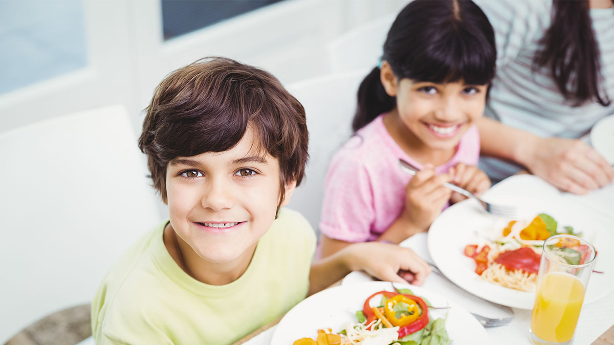 Senado de Paraguay aprueba una ley que centraliza el manejo del almuerzo a las escuelas