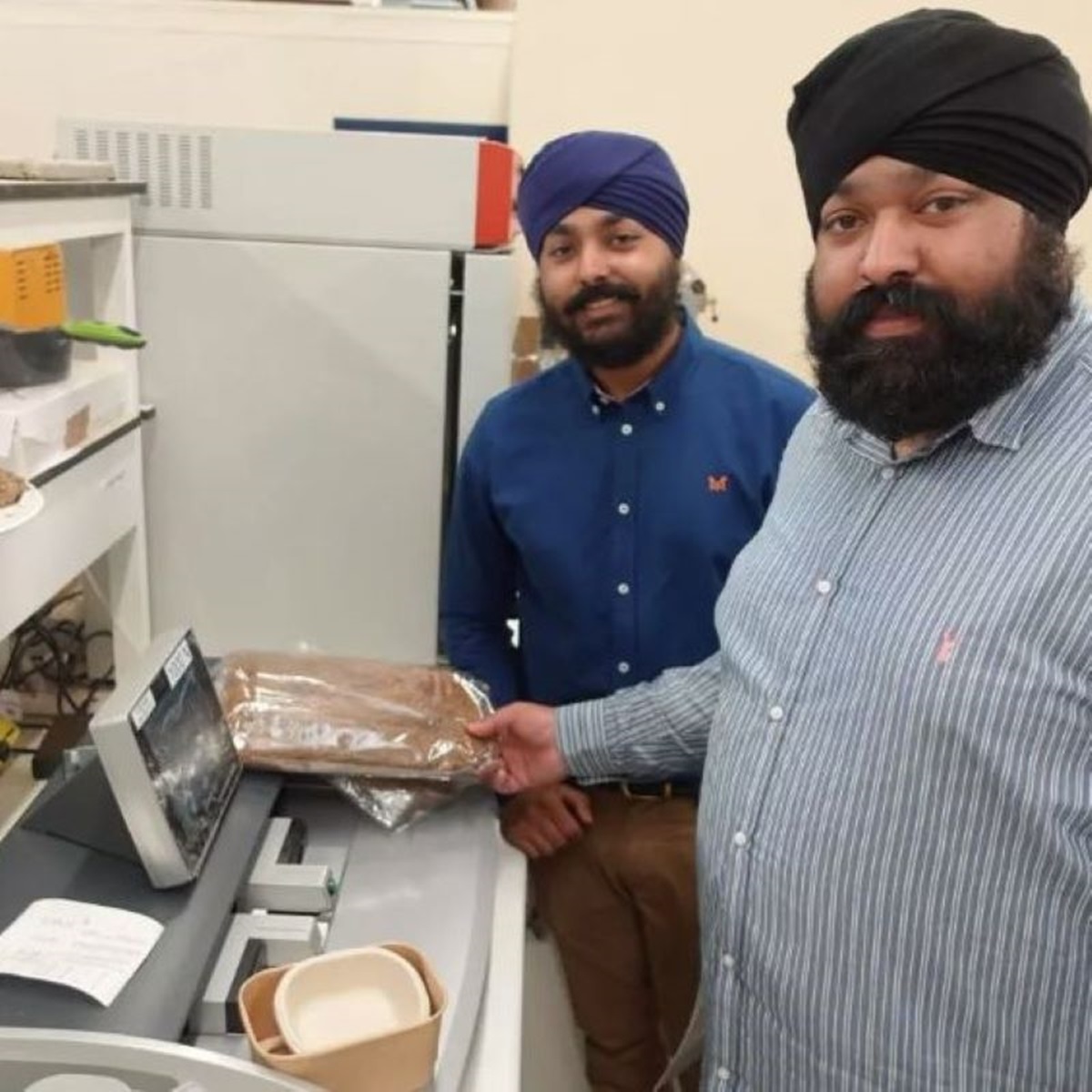 Innovan en material de embalaje hecho a partir de fibras de celulosa extraídas de cáscaras de coco